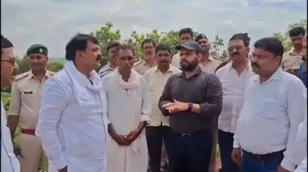 भभुआ: सोहदाग में दो पुलों एवं चैनपुरा घाट का निरीक्षण किया मंत्री जामा खां ने, संबंधित पदाधिकारियों को दिए निर्देश