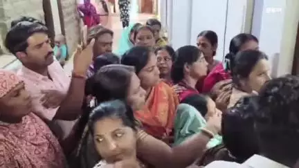 खंडवा नगर: इंडस्ट्रीज एरिया में मूलभूत सुविधाओं को तरसे लोग, पीड़ित महिलाएं पहुंची जनसुनवाई में#jansammasya