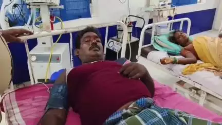 உளுந்தூர்பேட்டை: பு.கொணலவாடி அய்யனார் கோயிலில் கிடா வெட்டி பொங்கல் வைத்தபோது விஷ குளவி கொட்டியதில் 20-க்கும் மேற்பட்டோர் மருத்துவமனையில் அனுமதி