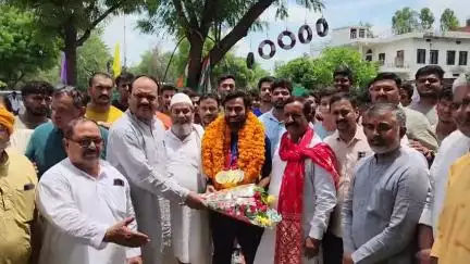 ज्ञानपुर: ज्ञानपुर में अमेरिका के पुलिस एंड फायर जेम्स में गोल्ड मेडल जीतने वाले इरफान को किया गया सम्मानित