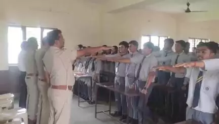 स्लीमनाबाद: थाना स्लीमनाबाद पुलिस ने ग्रेस मिशन स्कूल में चलाया नशामुक्ति अभियान, नशे से दूरी को बताया ज़रूरी