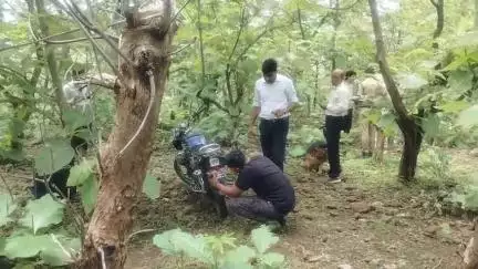 लटेरी: मक्सूदनगढ़ के पास लटेरी सीमा के जंगल में मिला युवक का शव, हत्या की आशंका