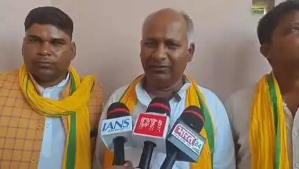 मऊ: शहर के हिंदी भवन में सुहेलदेव स्वाभिमान पार्टी की प्रदेश स्तरीय बैठक हुई