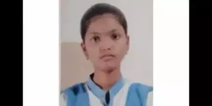 उत्तर सोलापूर: विंचूर येथे 18 वर्षीय तरुणीची अज्ञात कारणावरुन फॅनला ओडणीने गळफास लावून आत्महत्या; मंद्रूप पोलिसात अकस्मात मृत्यूची नोंद