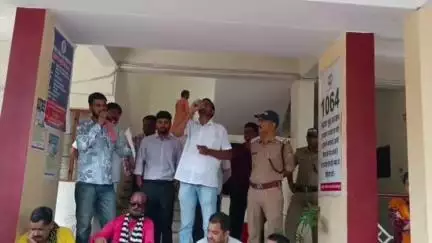पौड़ी: श्रीनगर में संविदा श्रमिकों को हटाने पर हुआ विवाद, जल संस्थान के श्रमिकों ने निकाली रैली और दी आंदोलन की चेतावनी