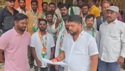 ಬಾಗೇಪಲ್ಲಿ: ರಸಗೊಬ್ಬರಗಳ ಬೆಲೆ ಏರಿಕೆ ಖಂಡಿಸಿ ಪಟ್ಟಣದಲ್ಲಿ ಯುವ ಕಾಂಗ್ರೆಸ್ ತಾಲ್ಲೂಕು ಸಮಿತಿ ಪ್ರತಿಭಟನೆ