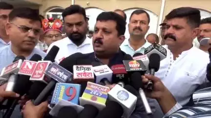 शिमला शहरी: निजी बस ऑपरेटर संघ के प्रदेश अध्यक्ष राजेश ने कहा- सरकार सरकारी बसों में महिलाओं को 50 प्रतिशत किराए की छूट करे बंद