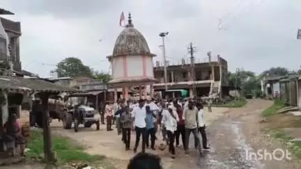મોડાસા: શિણાવાડ ગામે ભાવફેરને લઇને પશુપાલકો દ્વારા અનોખો વિરોધ
