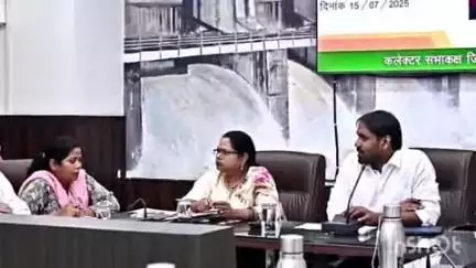 धमतरी: जिला मुख्यालय में कलेक्टर की अध्यक्षता में हुई समय-सीमा की बैठक, अधिकारियों को दिए आवश्यक निर्देश