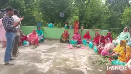 हमीरपुर: मटाहणी गांव में कृषि विभाग की आत्मा परियोजना ने लगाया प्रशिक्षण शिविर, बागवानों को 5 किस्म के पौधे किए वितरित