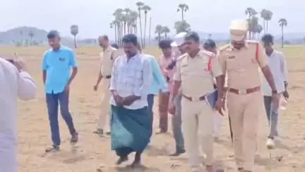 ఎర్రబాలెంలో కన్న కొడుకుని చంపి పాతిపెట్టిన తండ్రి, ఘటనా స్థలానికి తీసుకెళ్లిన పోలీసులు, నిందితుడిపై దాడి చేసిన బంధువులు