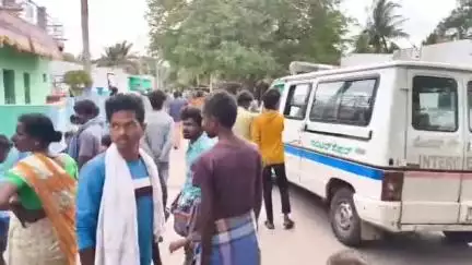 ಮೊಳಕಾಲ್ಮುರು: ಕೆಳಗಳಹಟ್ಟಿ ಗ್ರಾಮದಲ್ಲಿ ಹಾಡಹಗಲೇ ಲಕ್ಷಾಂತರ ರೂ. ಮೌಲ್ಯದ ಬಂಗಾರದ ಆಭರಣ ಕದ್ದು ಕಳ್ಳರು ಪರಾರಿ