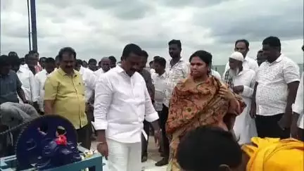 వెలుగోడు జలాశయం నుంచి దిగువ మద్రాస్ కాలువకు నీటిని విడుదల చేసిన ఆళ్లగడ్డ, శ్రీశైలం ఎమ్మెల్యేలు అఖిలప్రియ, రాజశేఖర్ రెడ్డి