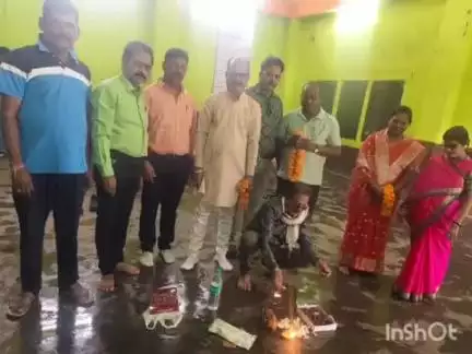 जगदलपुर: जगदलपुर में उत्कल समाज भवन के रेनोवेशन कार्य का निगम अध्यक्ष खेम सिंह देवांगन ने किया भूमिपूजन, वार्ड पार्षद रहे मौजूद