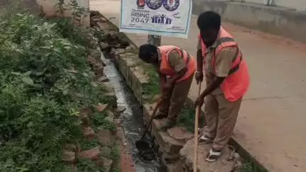 నర్సాపూర్: మున్సిపాలిటీలో 100 రోజుల ప్రణాళికలో భాగంగా కొనసాగుతున్న ప్రత్యేక పారిశుద్ధ్య పనులు
