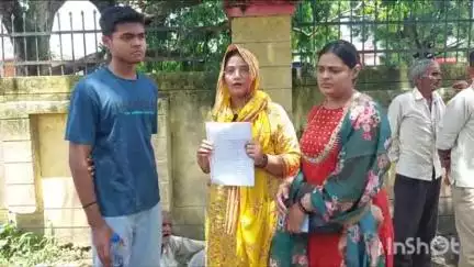 मैनपुरी: एलाऊ क्षेत्र की निवासी महिला ने देवर पर जमीन पर कब्जे का लगाया आरोप, डीएम और एसपी से की मामले की शिकायत