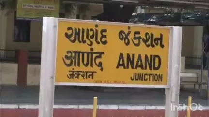 આણંદ શહેર: જોધપુરથી સુરત જતી ટ્રેનમાં મહિલાના લાખો રૂપિયાના દાગીના અને રોકડ ભરેલા પર્સની ચોરી