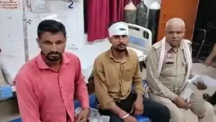 हाथरस: गांव रोहई में दबंगों ने दो लोगों को लाठी-डंडों से मारपीट के बाद ईंट से हमला कर किया घायल, पुलिस ने कराया डॉक्टरी परीक्षण