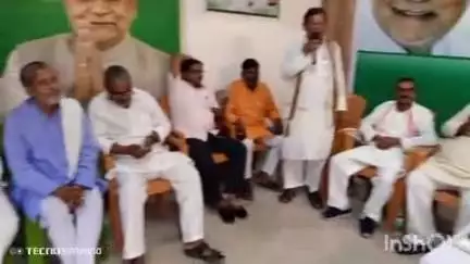 खगड़िया: मतदाता पुनरीक्षण अभियान को लेकर जदयू सतर्क, कचहरी रोड स्थित जिला कार्यालय में की समीक्षा बैठक