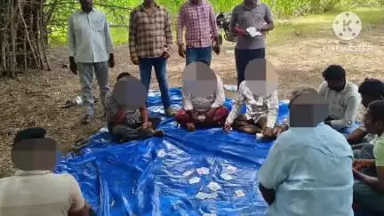 టీ నర్సాపురం మండలం సింగరాయపాలెం గ్రామ శివారులో పేకాట శిబిరంపై దాడి 8 మంది అరెస్ట్ 40,500 నగదు స్వాధీనం