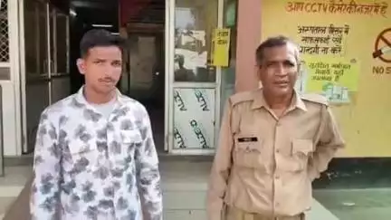 कोतवाली क्षेत्र के ग्राम सराय में पड़ोसी के साथ झगड़ा कर रहे एक युवक को पुलिस ने किया गिरफ्तार