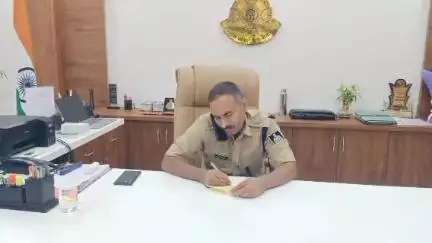 शाहपुरा: जनसुनवाई में पुलिस अधीक्षक जबलपुर सम्पत उपाध्याय ने सुनी शिकायतकर्ताओं की शिकायतें