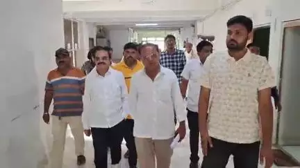 રાણપુર: તાલુકાના ખેડૂતોને યુરીયા ખાતર અને અન્ય ખાતર નહી મળતા મામલતદારને આવેદનપત્ર આપવામાં આવ્યુ#Jansamasya