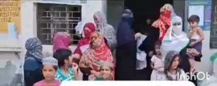 नकुड: बिजली बिल ज्यादा आने से आक्रोशित महिलाओं ने नकुड़ बिजली घर पर किया हंगामा