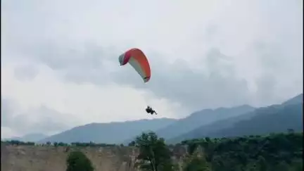कुल्लू: जिला में 15 जुलाई से पैराग्लाइडिंग गतिविधियों पर रहेगी रोक, जानकारी दी कार्यकारी जिला पर्यटन अधिकारी चिरंजी लाल ने