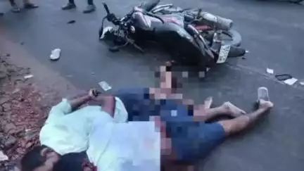 হাড়োয়া: নেহালপুরে মর্মান্তিক পথ দূর্ঘটনায় মৃত্যু মল্লিকঘেরী এলাকার দুই যুবকের, আহত একজন