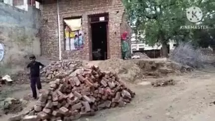 भिवानी: गांव कहरपुरा में फिरनी को लेकर सरपंच और ग्रामीणों के बीच हुई कहासुनी
