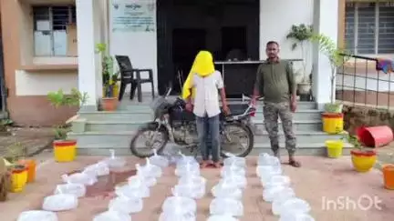 सिरदला: परनाडाबर थाने की पुलिस ने शराब तस्करों पर कसा शिकंजा, 372 लीटर महुआ शराब के साथ 5 तस्कर गिरफ्तार, दो अलग-अलग मामले दर्ज