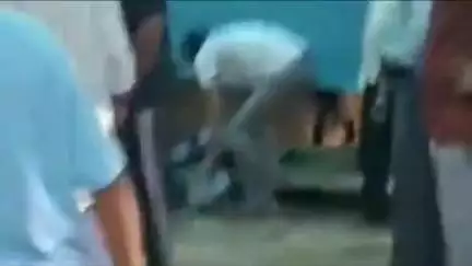 नारनौल: नारनौल के मोहल्ला नलापुर में दुकान पर सामान लेने आए व्यक्ति को कुछ युवकों ने पत्नी व बेटी के सामने पीटा