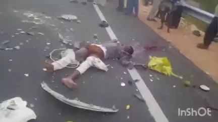 మదనపల్లె- బెంగళూరు రోడ్డులోని కర్ణాటక సరిహద్దులో మంగళవారం సాయంత్రం గుర్తు తెలియని వాహనం బైక్ ను ఢీకొట్టి ఒకరు మృతి