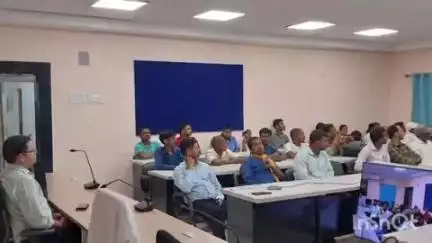 नवादा: समाहरणालय सभाकक्ष में बिहार लघु उद्यमी योजना के चयनित लाभुकों को प्रथम किस्त की राशि का वितरण हुआ