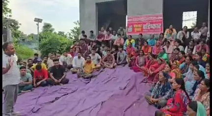 रामनगर: छोई किशनपुर पड़ाव के ग्रामीणों ने राजस्व गांव घोषित करने की मांग को लेकर बैठक की, कहा- करेंगे चुनाव बहिष्कार