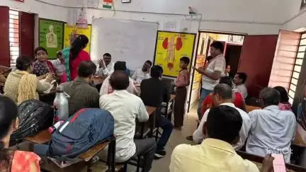 चायल: इमलीगांव विद्यालय में शिक्षक संकुल बैठक, शिक्षा में गुणवत्ता और तकनीकी उपयोग पर जोर, सख्त निर्देश दिए गए