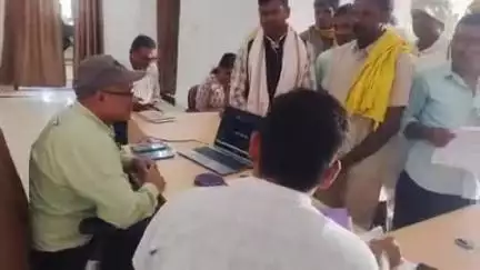 घुघरी: घुघरी अनुविभागीय कार्यालय में जनसुनवाई, अधिकारियों ने सुनीं लोगों की समस्याएं