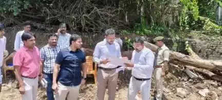 सुल्तानपुर: डीएम व सीडीओ ने निर्माणाधीन शॉपिंग कॉम्पलेक्स और जी.आई.सी. में अतिरिक्त कक्ष, लैब एवं मल्टीपरपज हॉल के निर्माण का किया निरीक्षण