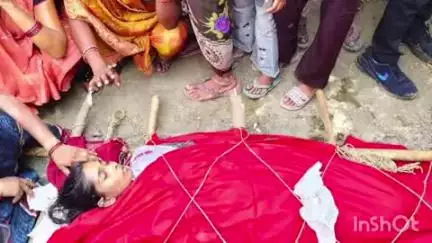 कासगंज: मनिकापुर गांव की रहने वाली विवाहिता की संदिग्ध परिस्थितियों में मौत, पुलिस ने शव को पोस्टमार्टम के लिए भेजा