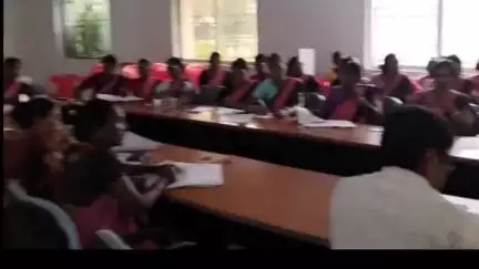 जलडेगा: जलडेगा प्रखंड कार्यालय में विशेष गहन पुनरीक्षण से सम्बंधित प्रशिक्षण, बीएलओ, सुपरवाइजर सहित अन्य मौजूद थे
