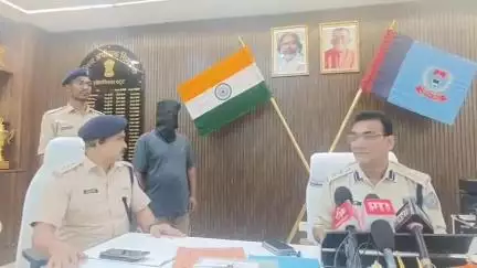 सिमडेगा: सिमडेगा पुलिस की बड़ी कार्रवाई, ₹13 लाख की ठगी करने वाला अंतरराज्यीय ठग गिरफ्तार