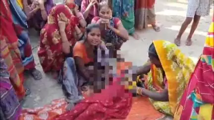 नवाबगंज: झलिहा गांव के पास तेज रफ्तार ई-रिक्शा ने मासूम बच्ची को पलटा, बच्ची की दर्दनाक मौत, परिजनों में मचा कोहराम
