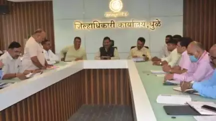 धुळे: ‘सफाईची कंत्राटे मेहतर समाजालाच द्या’; धुळे जिल्हाधिकारी कार्यालयात बैठकीत आयोगाचे उपाध्यक्ष मुकेश सारवान यांचे निर्देश