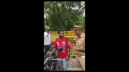झांसी: बिना नंबर प्लेट वाली बुलेट पर मोडिफाइड साइलेंसर लगाकर उत्पात मचाने वाले युवकों पर ट्रैफिक पुलिस की कार्रवाई