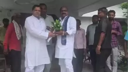 गोंडा: नवाबगंज पहुंचे बसपा प्रदेश अध्यक्ष विश्वनाथ पाल ने कार्यकर्ताओं से मुलाकात कर पंचायत चुनाव को लेकर बनाई रणनीति