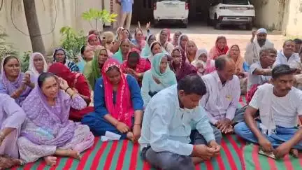 अम्बाला: अंबाला में फॉरेस्ट डिपार्टमेंट के कर्मचारी आज अपनी मांगों को लेकर हड़ताल पर बैठे