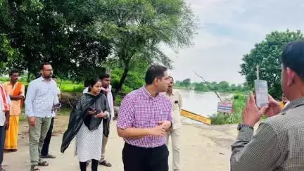 जौरा: ज़िला कलेक्टर ने जौरा शहर के पगारा डैम के बढ़ते जलस्तर का किया निरीक्षण, दिए आवश्यक दिशा-निर्देश
