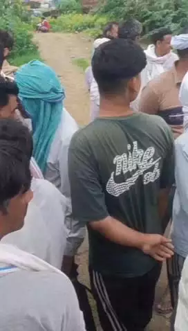 कोटपूतली के हाउसिंग बोर्ड में गंदगी के बड़े विस्फोट का मामला, शव को लेकर धरने पर बैठे ग्रामीण