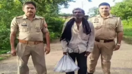 चरखारी: चरखारी के मेला ग्राउंड से थाना चरखारी पुलिस टीम ने अवैध शराब के साथ 1 अभियुक्त को किया गिरफ्तार